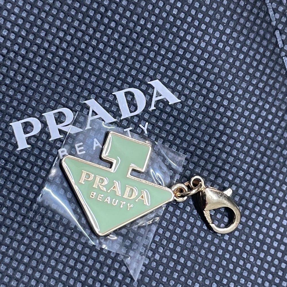 Prada - Picture 2 of 3